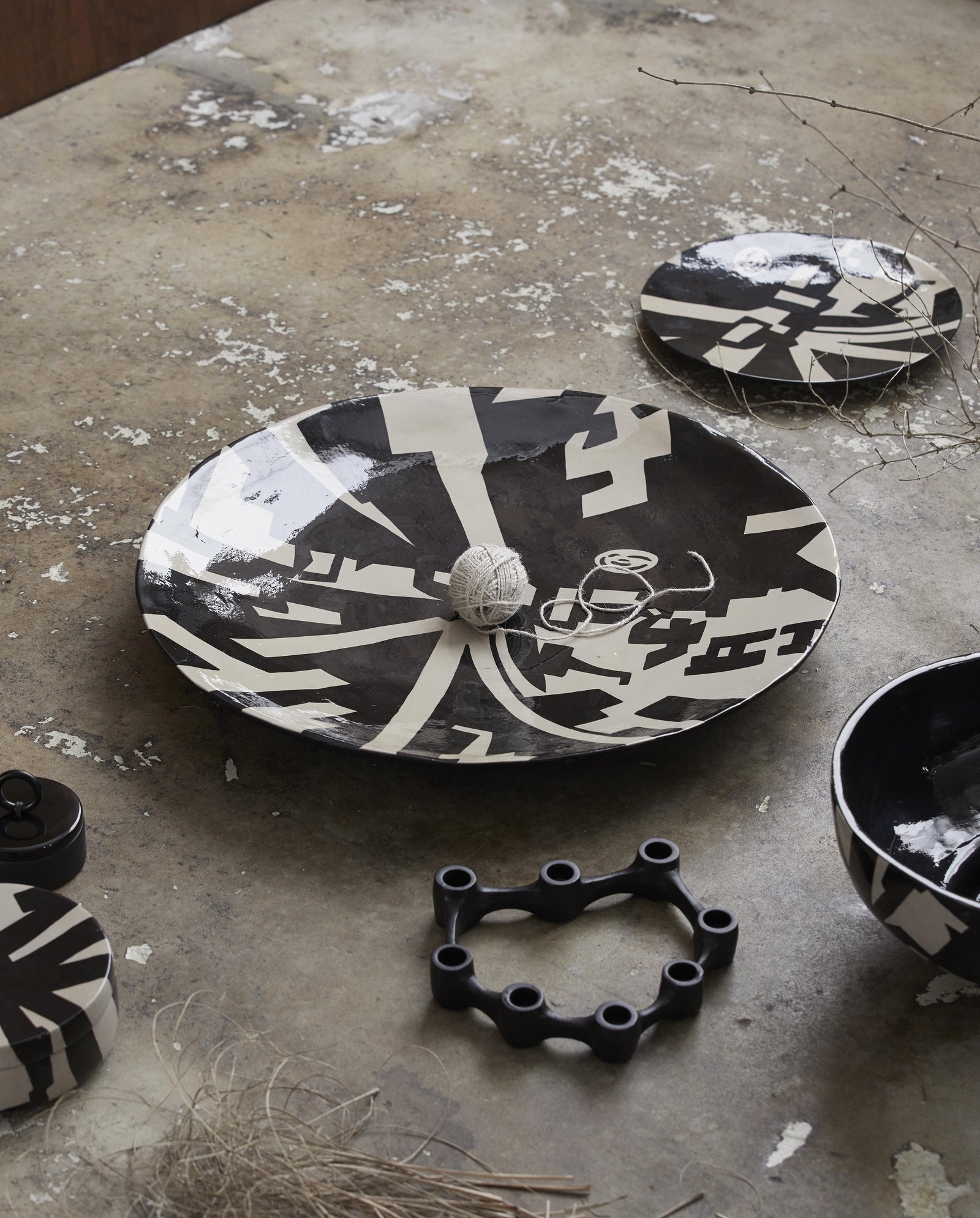 LIPSI deco plate, L - black/beige