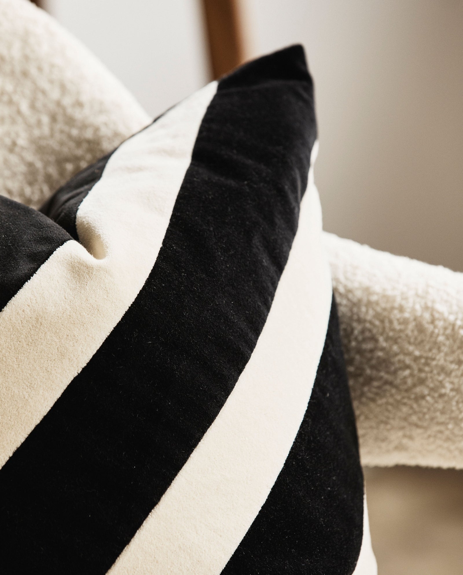 THETA cushion cover - ivory/black