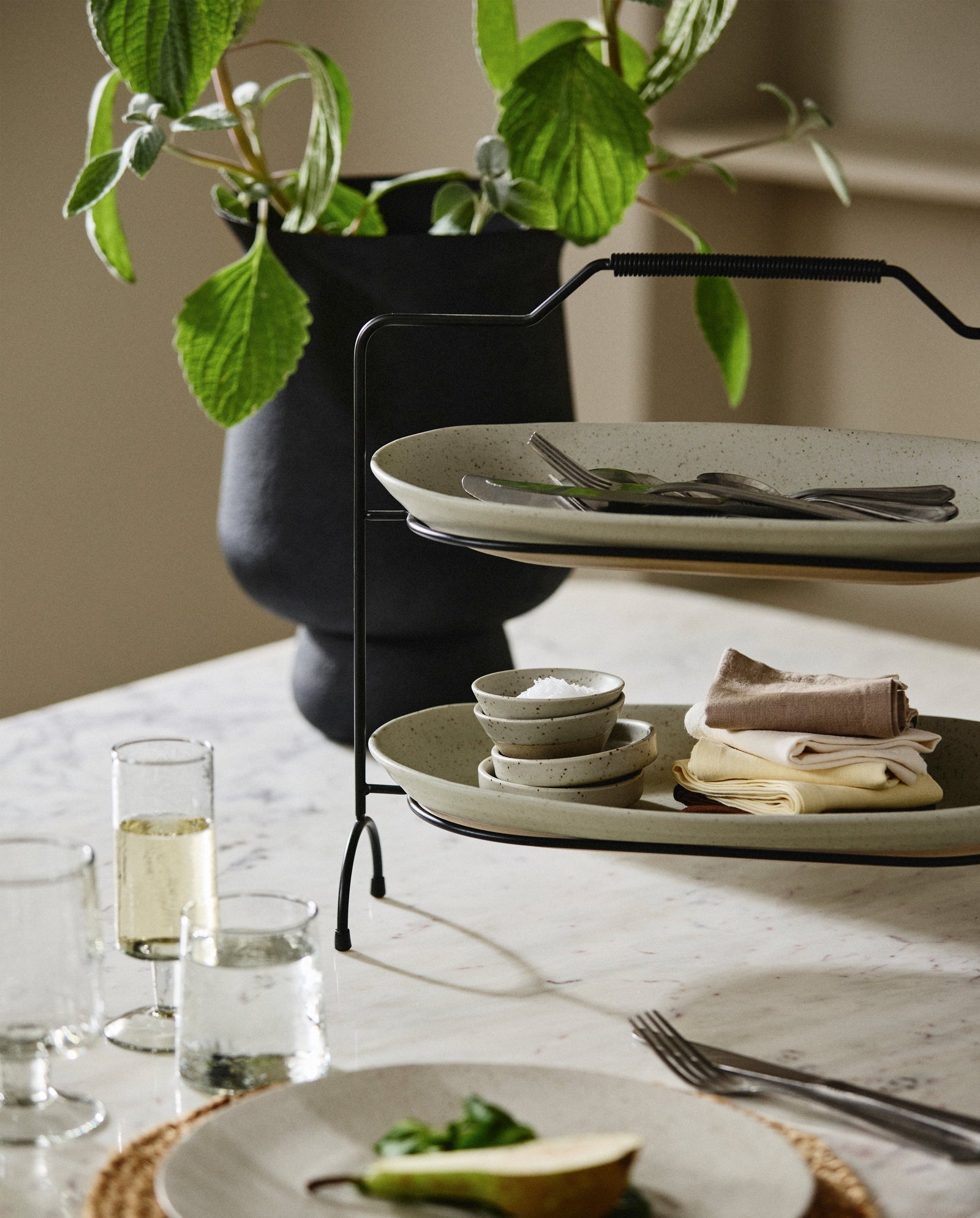 PRIMULA serving stand, H-37,5 - black