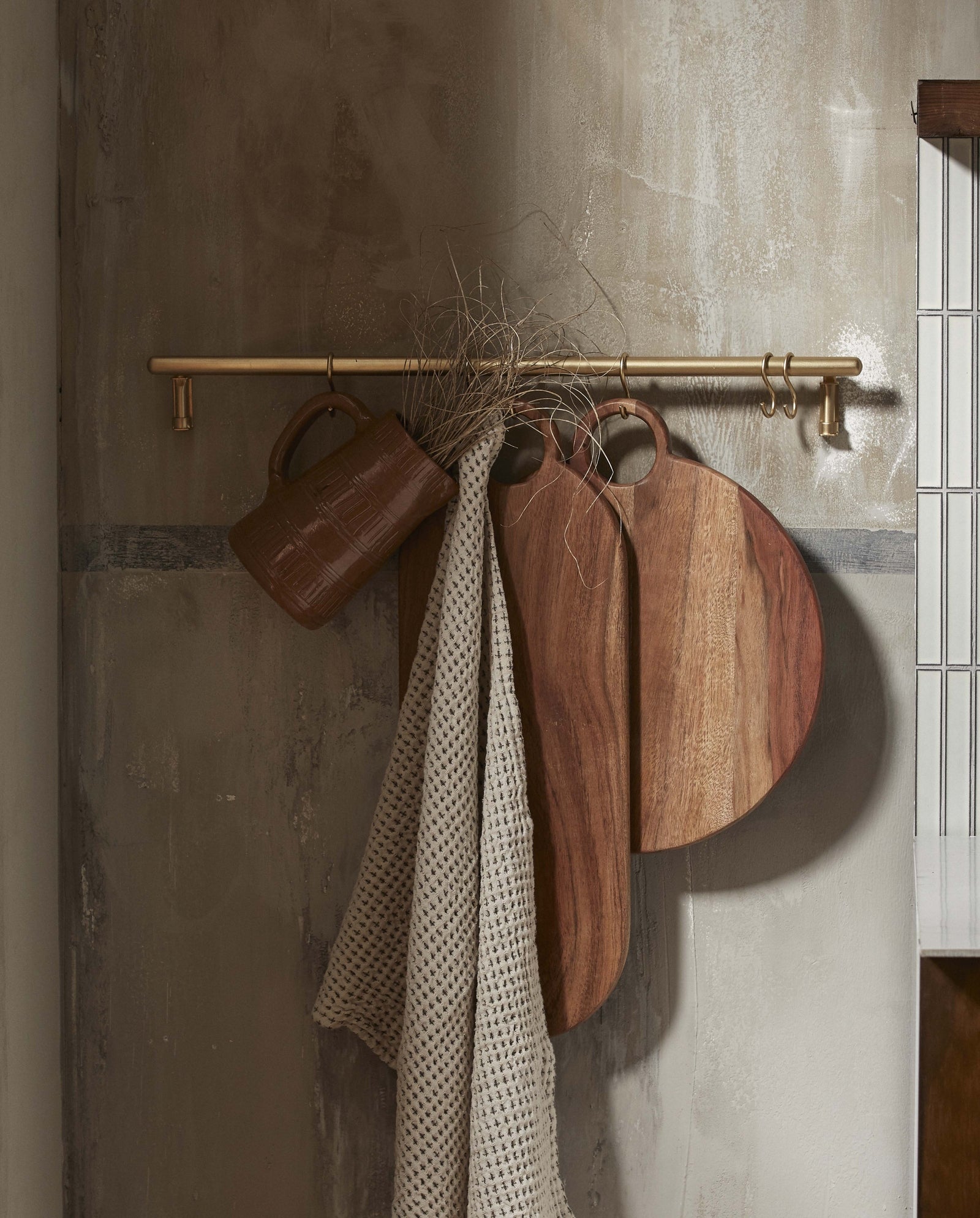 MALO shelf, 6 hooks - brass finish