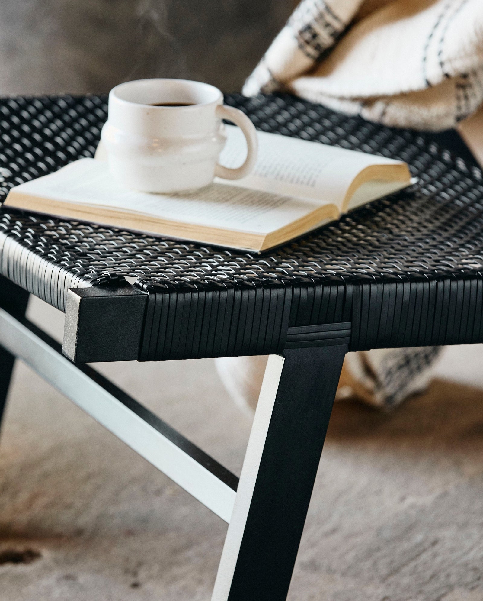 VASAI lounge chair - black