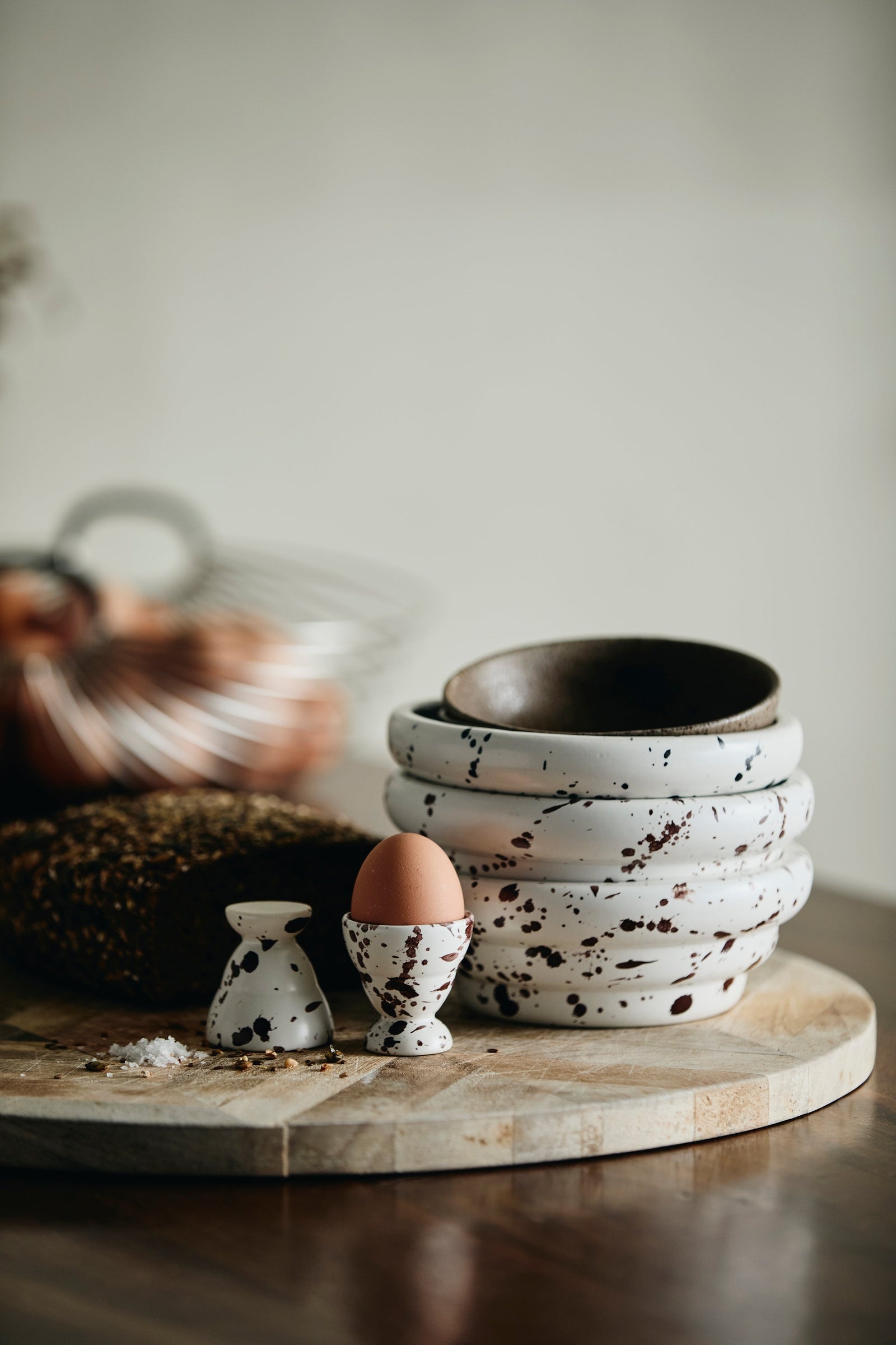 RIA egg cup w. splash - ivory