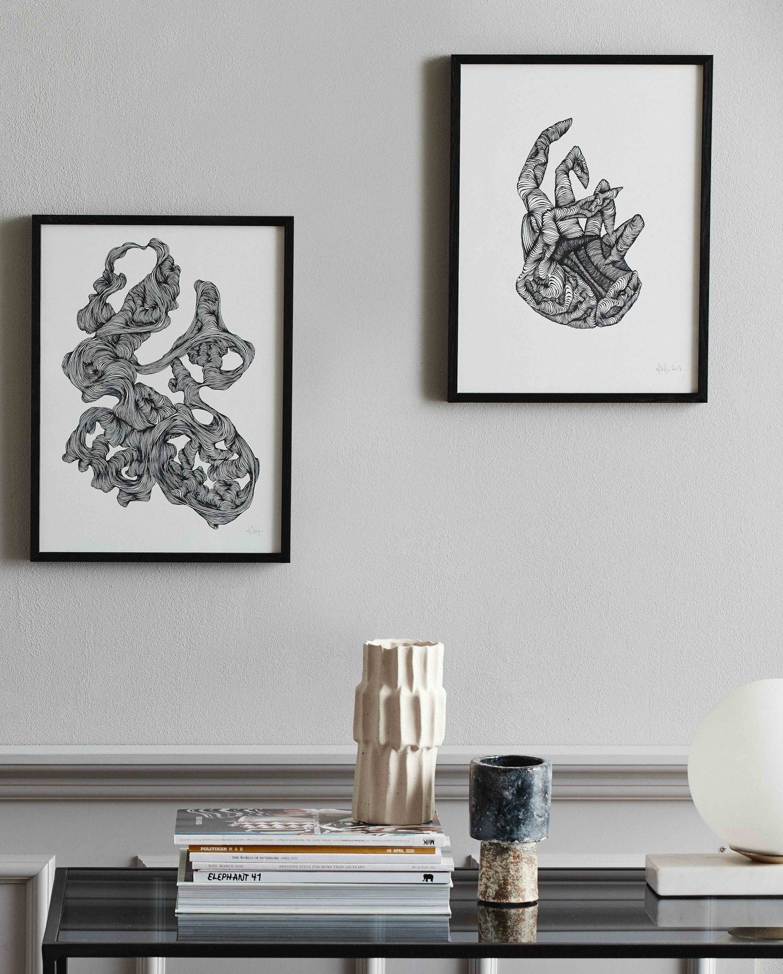 HAND illustration w. frame - black