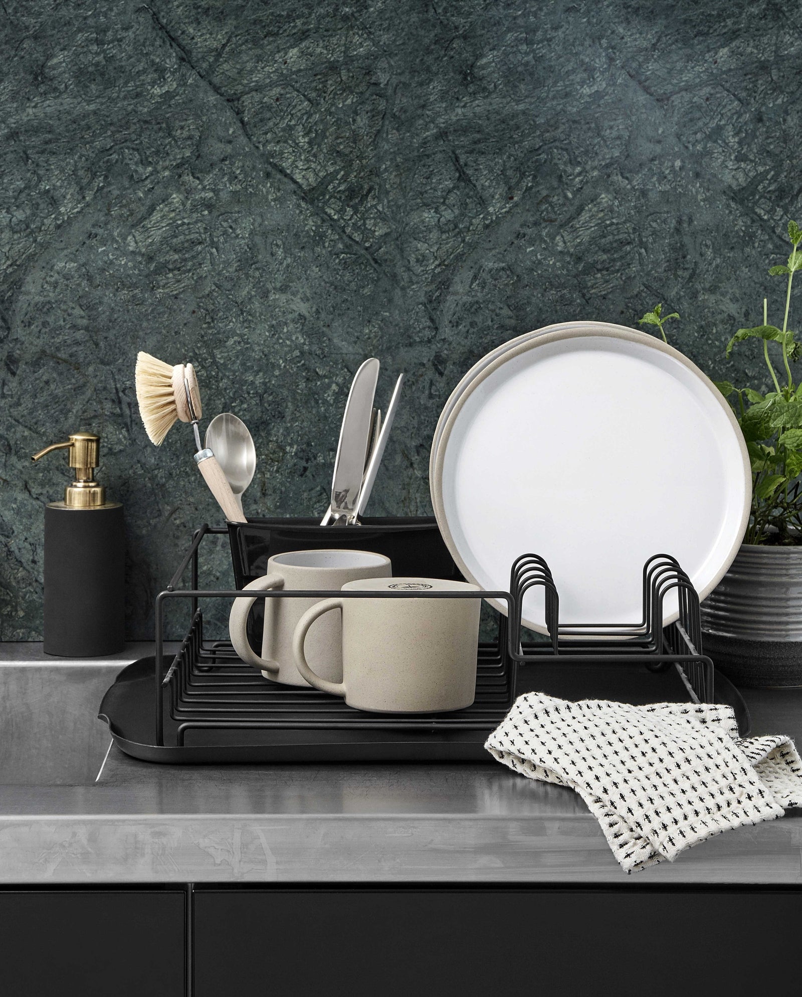 Dish rack - black