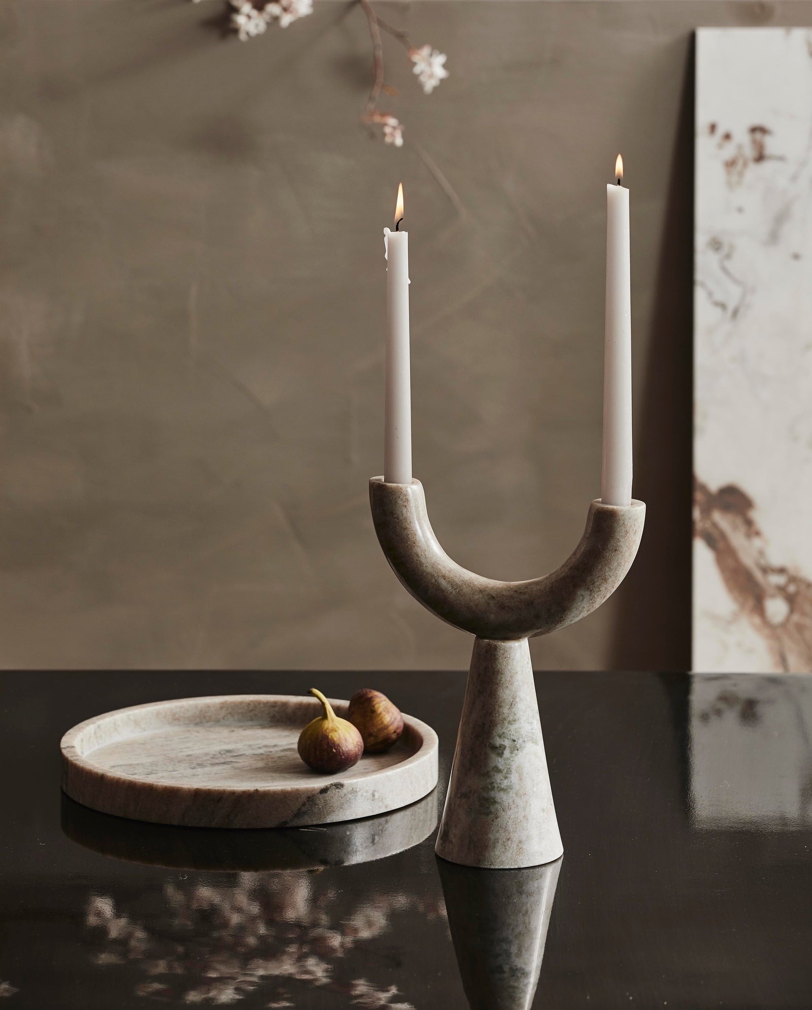 RIF lysestage i marmor - h26,5 cm - lys brun