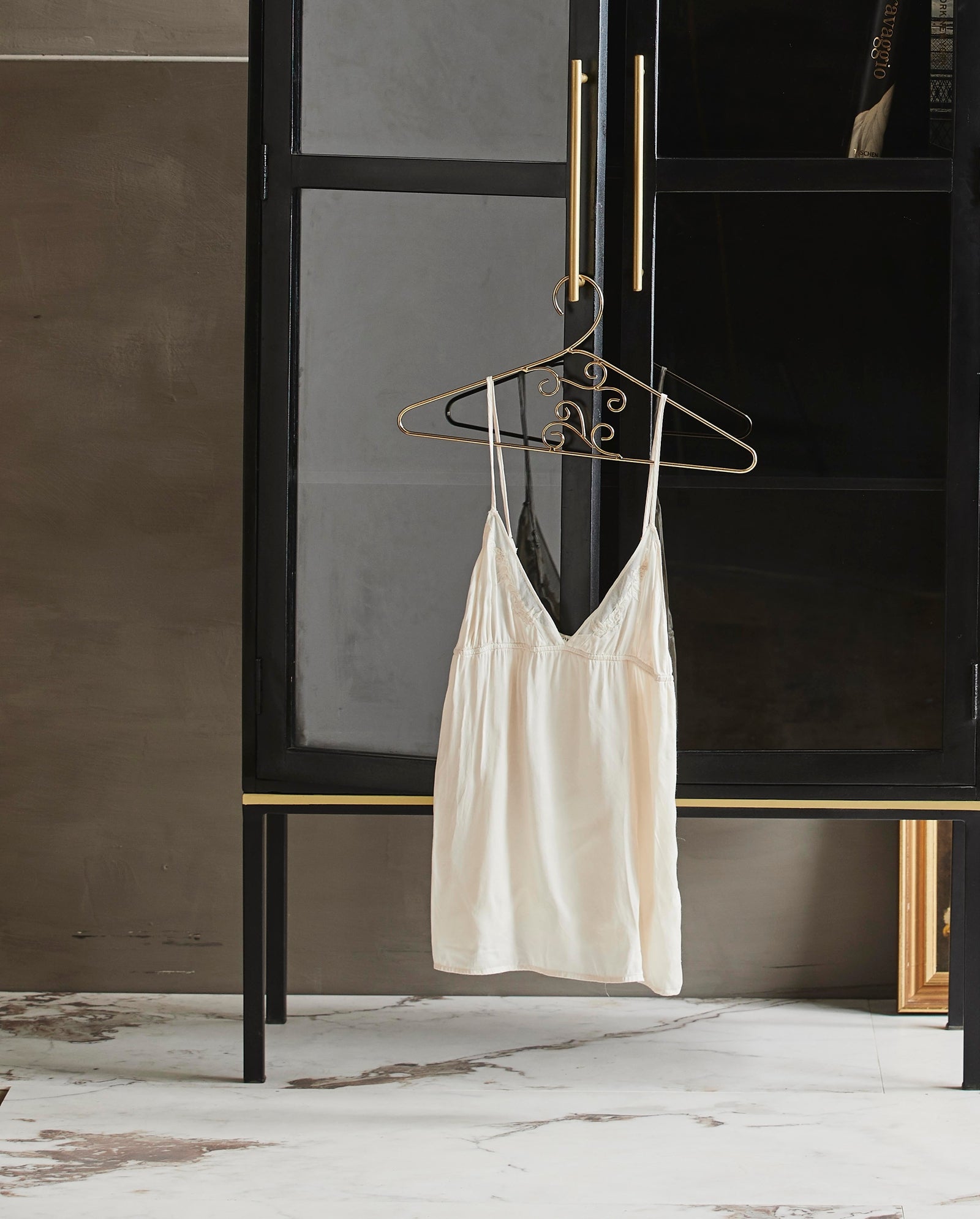 PAG hanger - golden finish