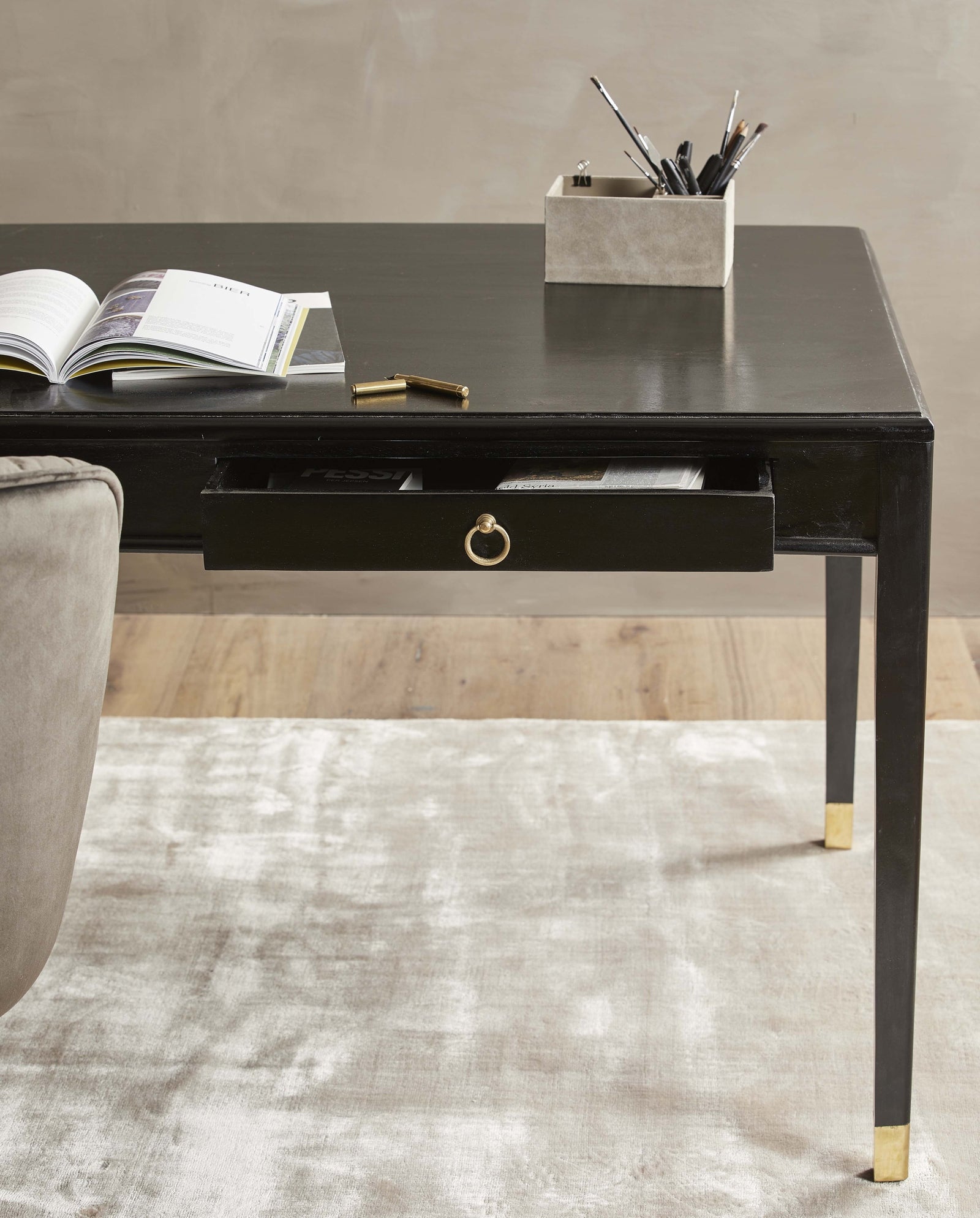 EMS desk w/2 drawers, L - black