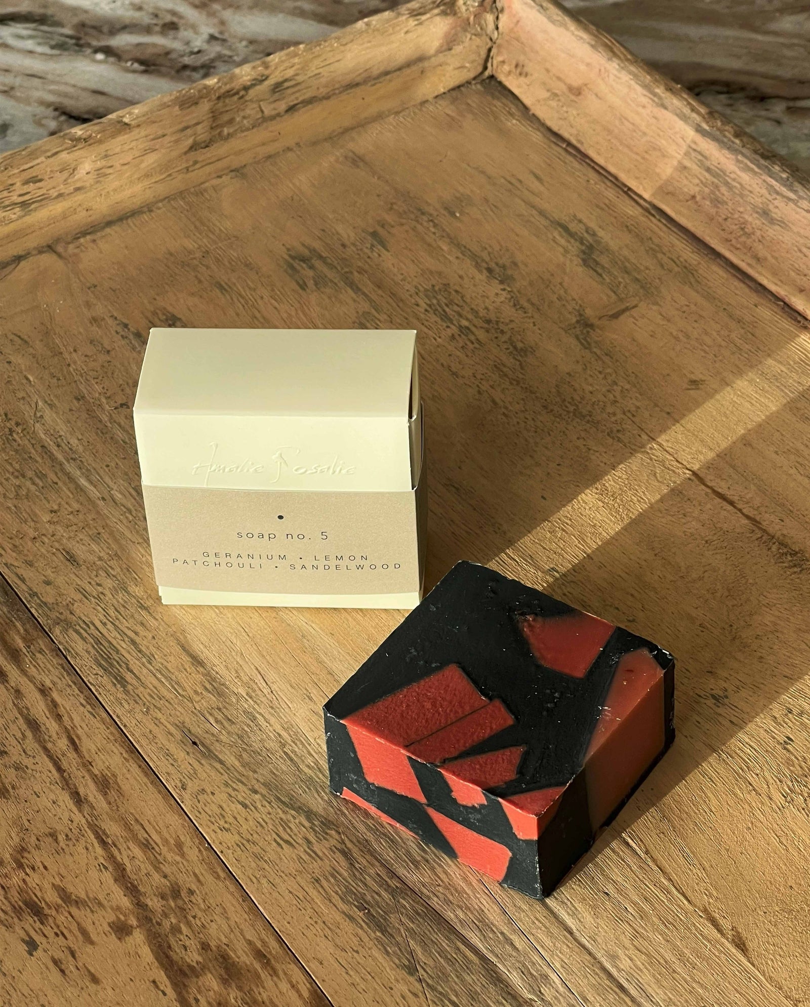 Sæbe nr. 5 | GERANIUM, LEMON, PATCHOULI, SANDELWOOD