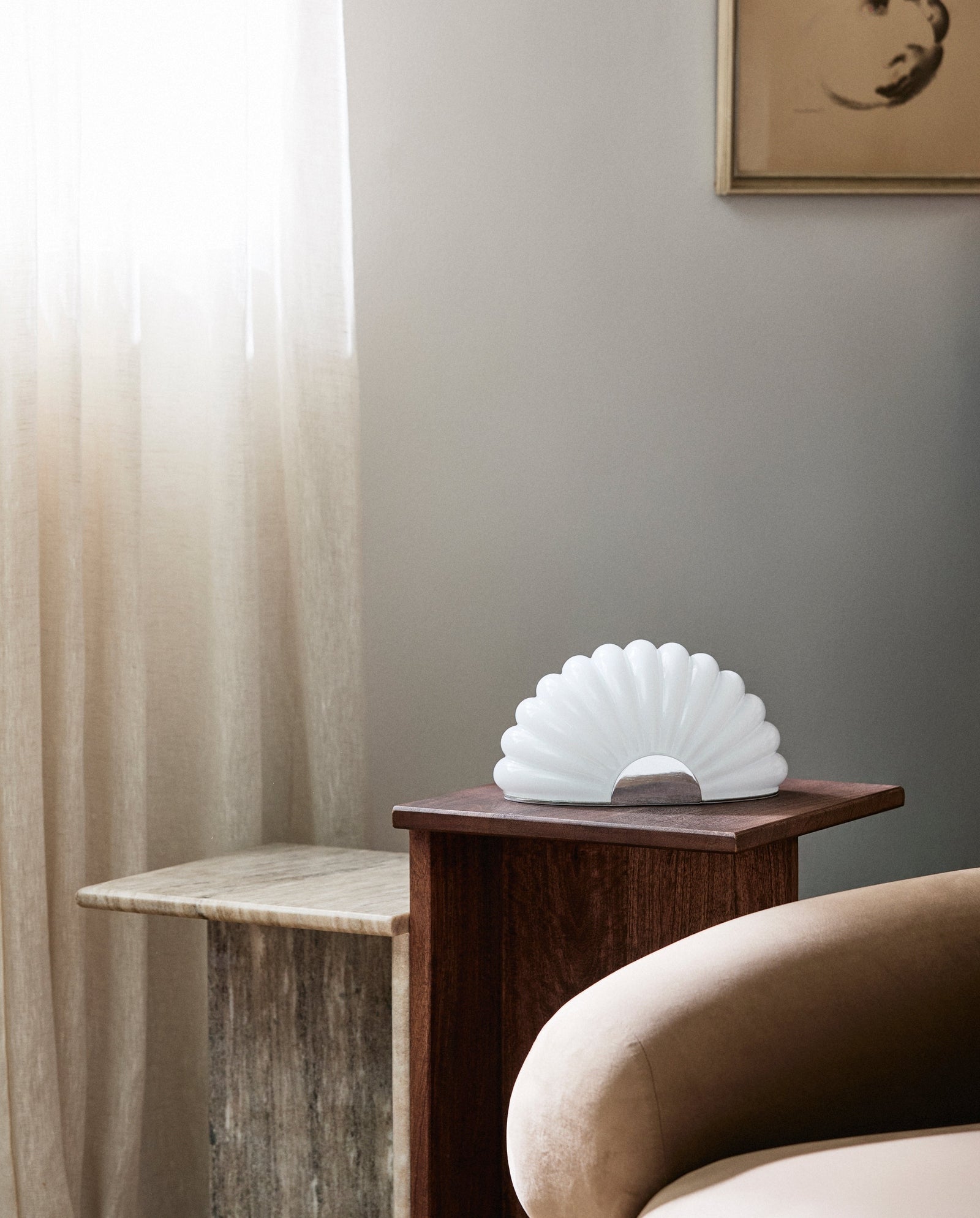 CHIA Lampe mit verchromter Oberfläche - weiß