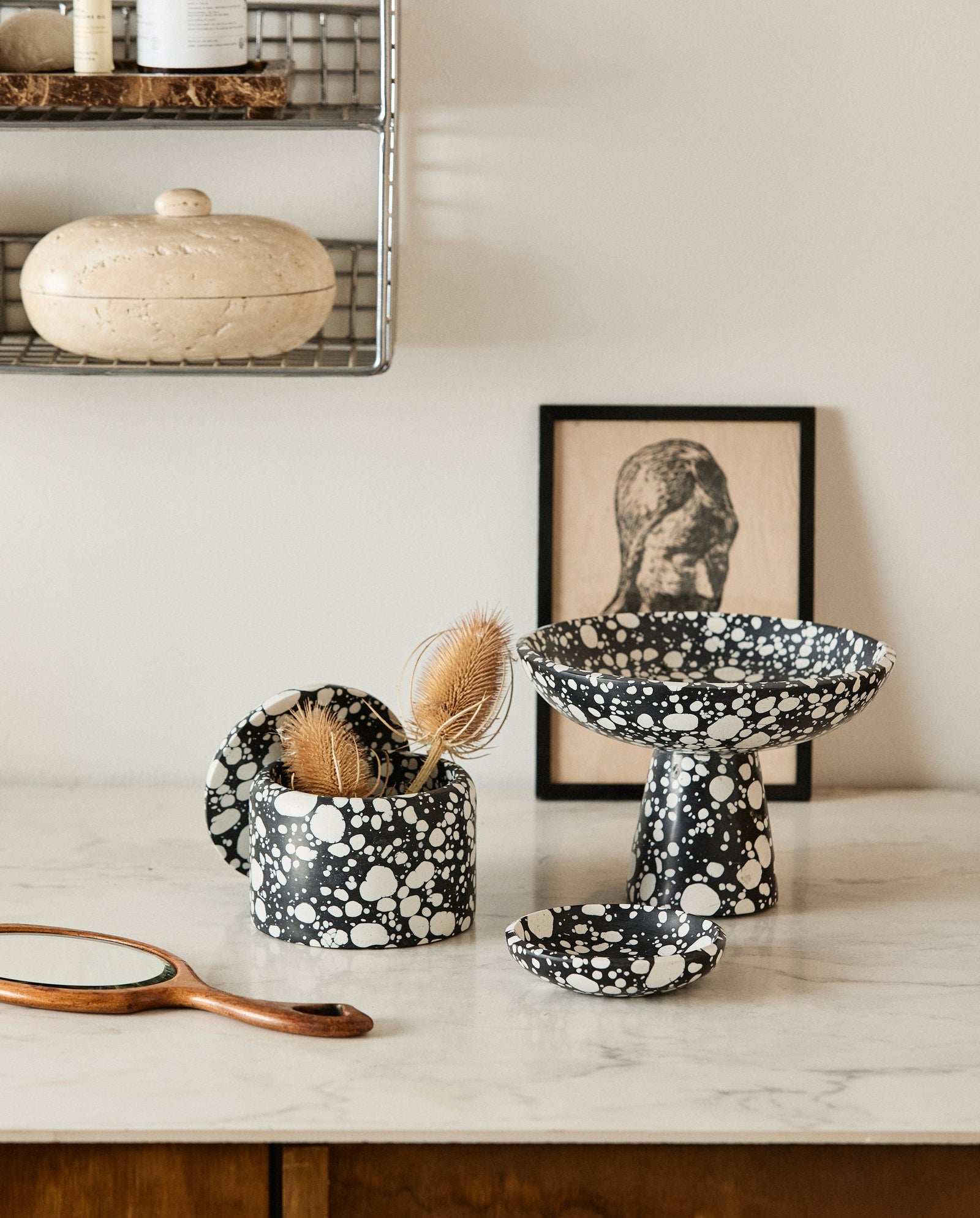 NUSA bowl on foot - black/white