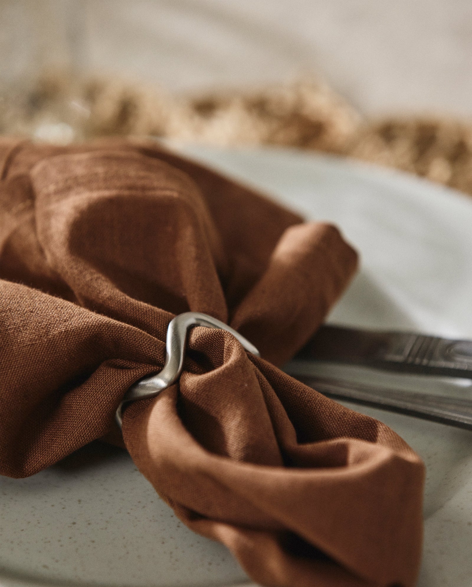 Serviette, marron, ourlée