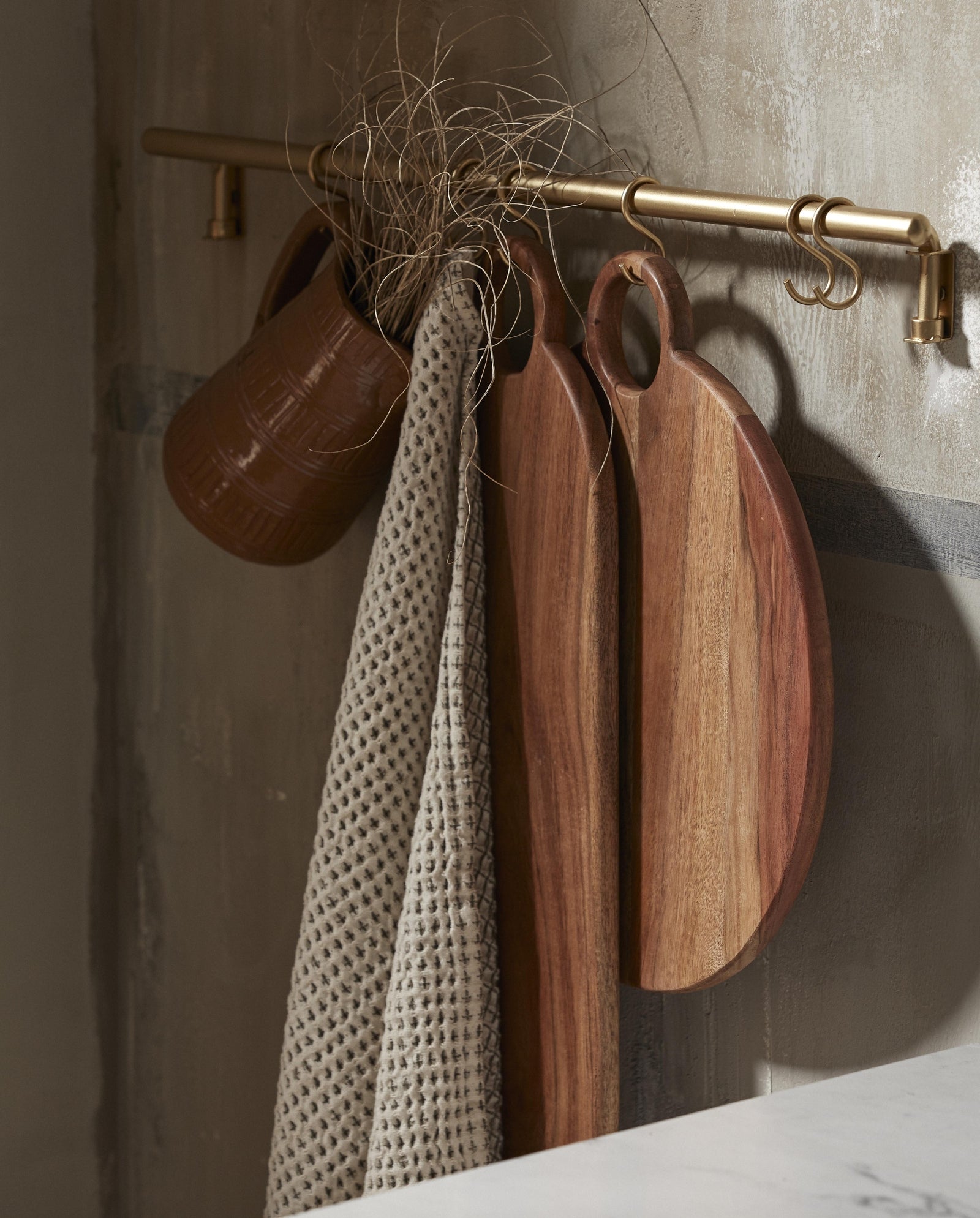MALO shelf, 6 hooks - brass finish