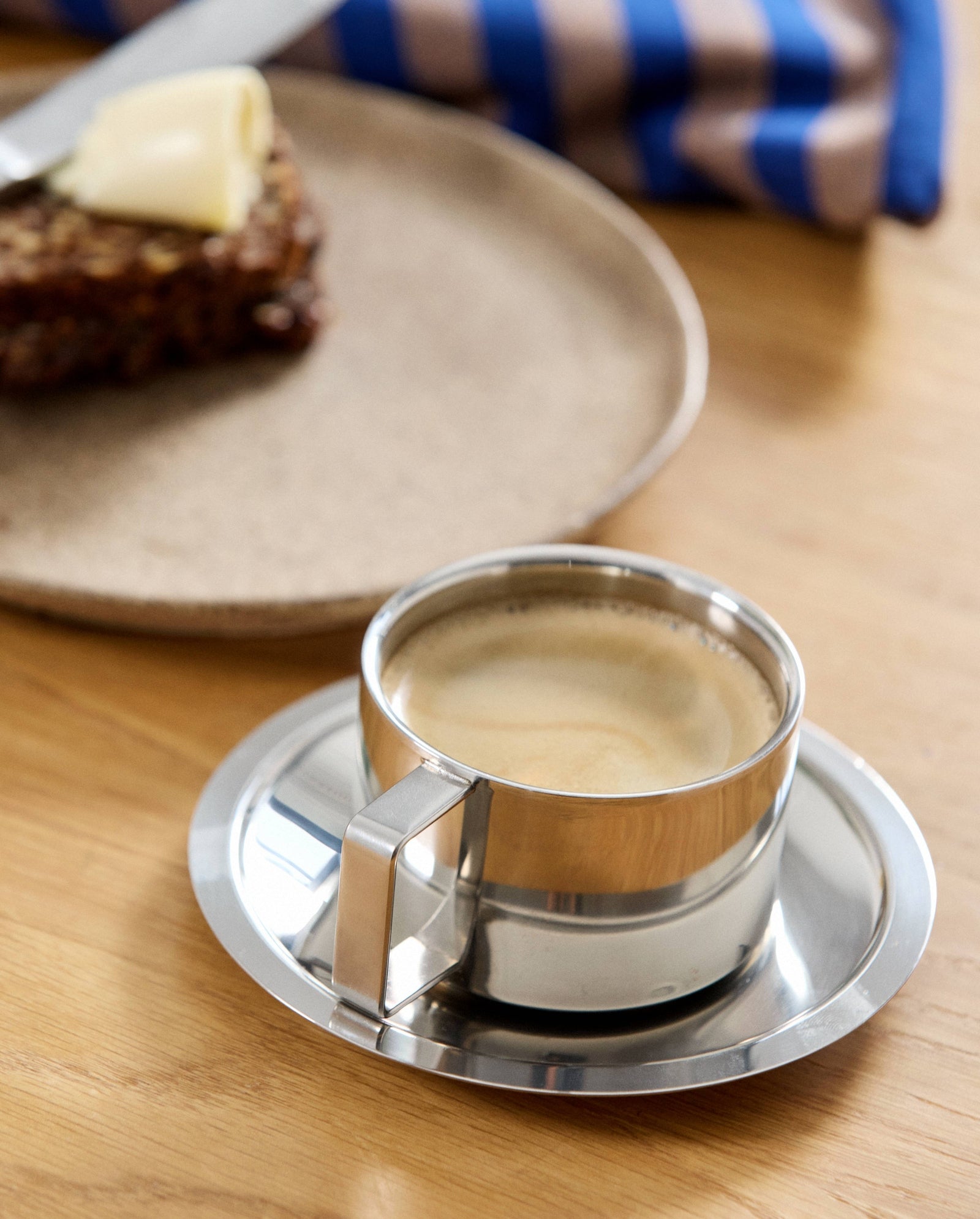 CITREA Tasse mit Untertasse - Chrom-Finish