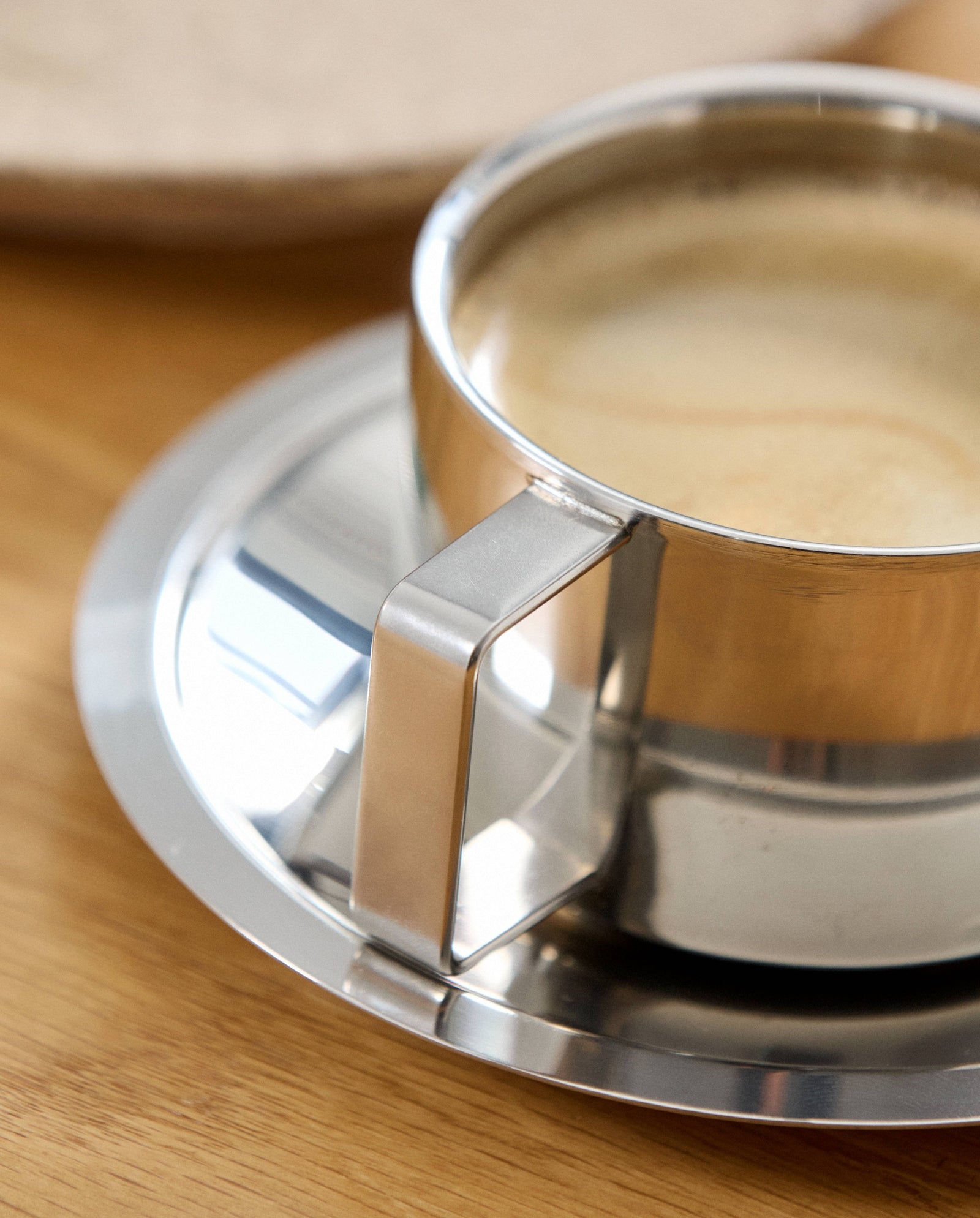 CITREA Tasse mit Untertasse - Chrom-Finish