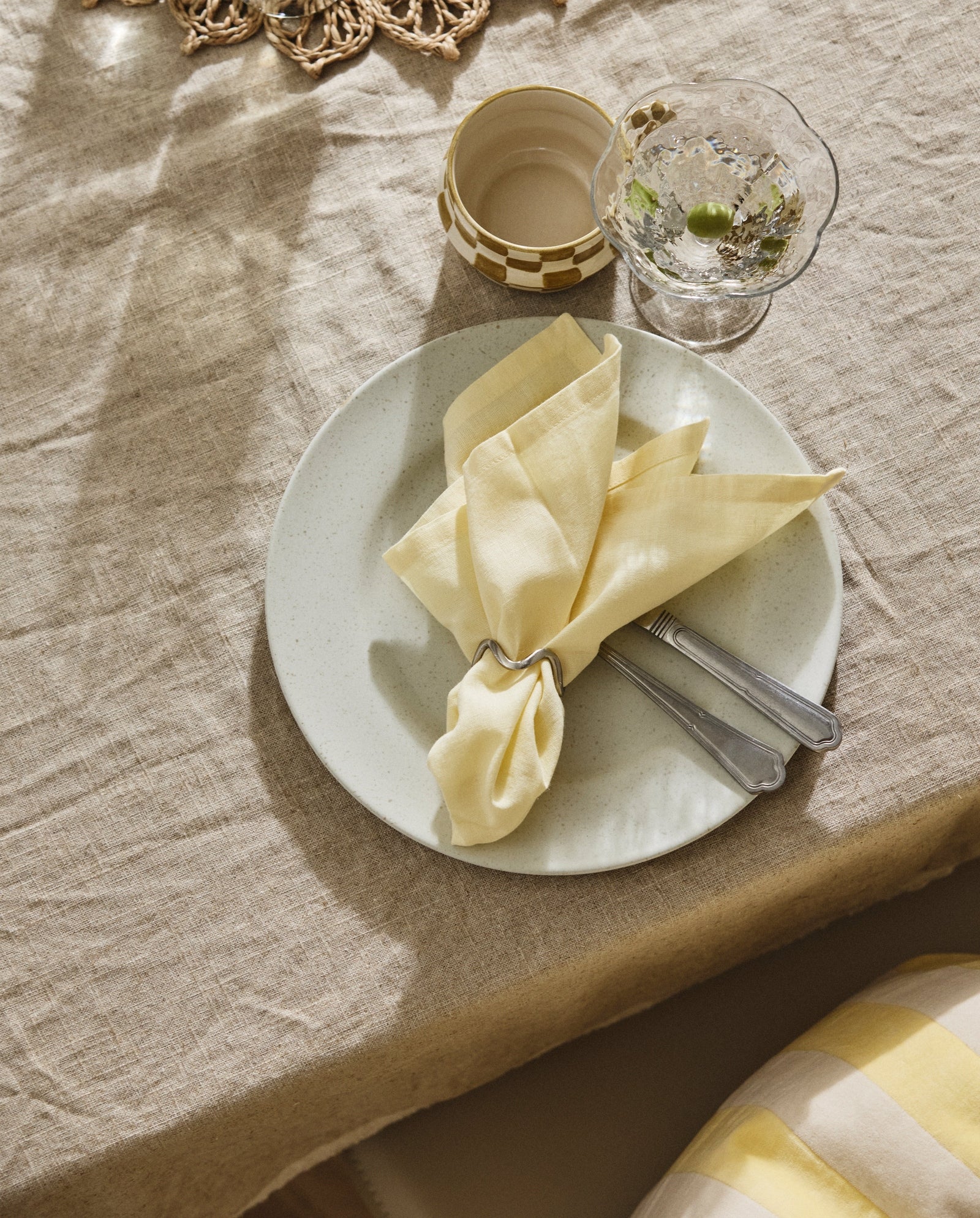 Serviette, jaune clair, ourlée
