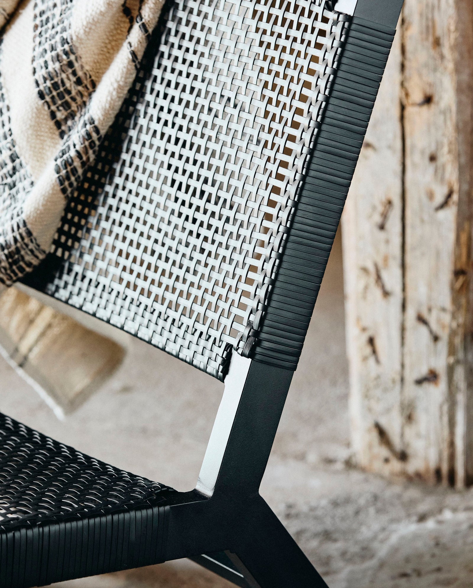 VASAI lounge chair - black