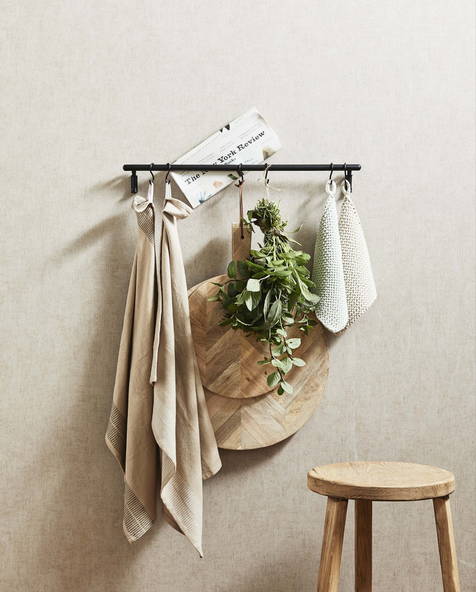 MALO shelf, 6 hooks - black